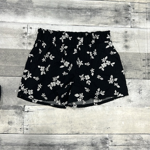 Girls Cat and Jack 2 Piece set. Black Floral - Picture 3 of 5